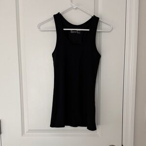 Womens under Armour heat gear tank top. Size Small. Like new.